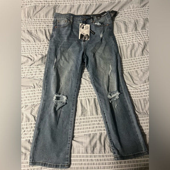 Kylie and Kendall Icon High Rise Straight Jeans Size 11/30 - Picture 1 of 3